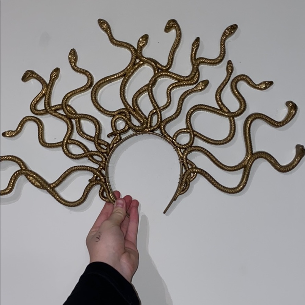Medusa head piece